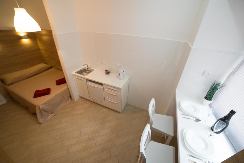 Apartment On Filatova 10/1 Lviv Exteriör bild